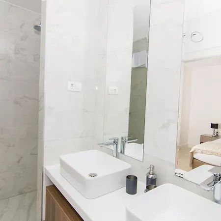 23 B Heated Pool Apartman Trogir