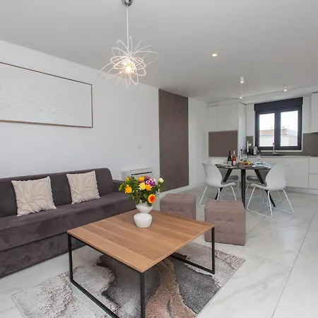 23 B Heated Pool Trogir